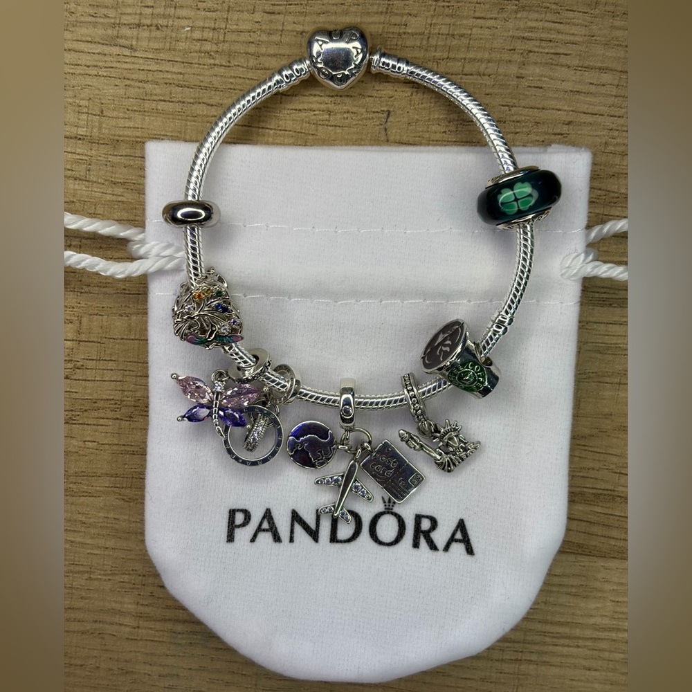 Original Pandora silver bracelet + set of charms + Pandora bag.